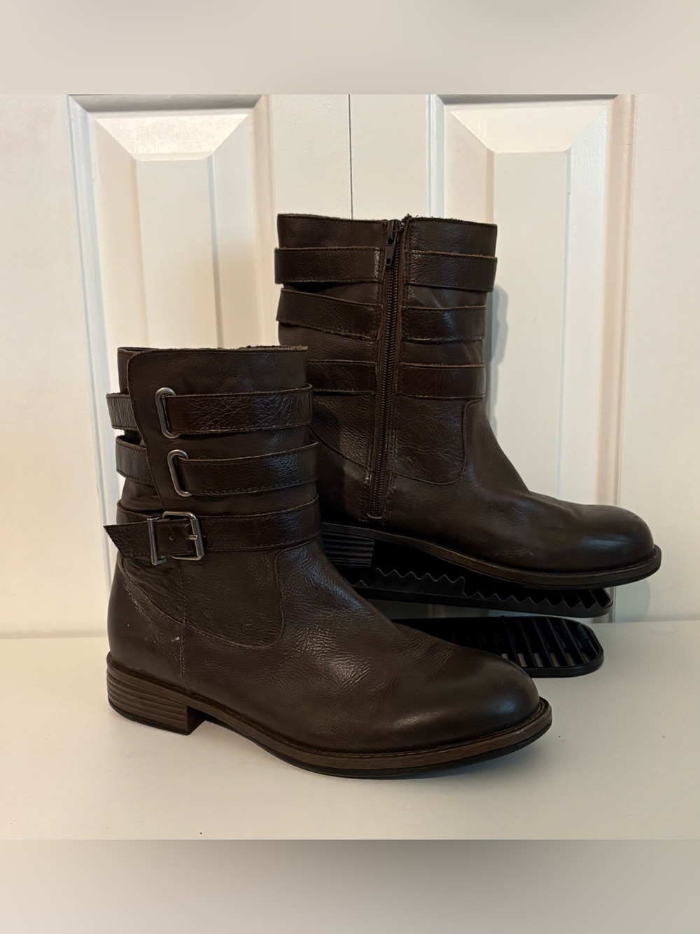 KENNETH COLE, Leather Buckle Strap Ankle Boots - Brown